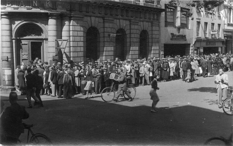 Islanders_queuing_along_Broad_Street_to_exchange_their_Reichsmarks_at_Lloyds_Bank_Broad_Street_shortly_after_the_liberation._May_1945._Jersey_Evening_Post__Jersey_Heritage.jpeg