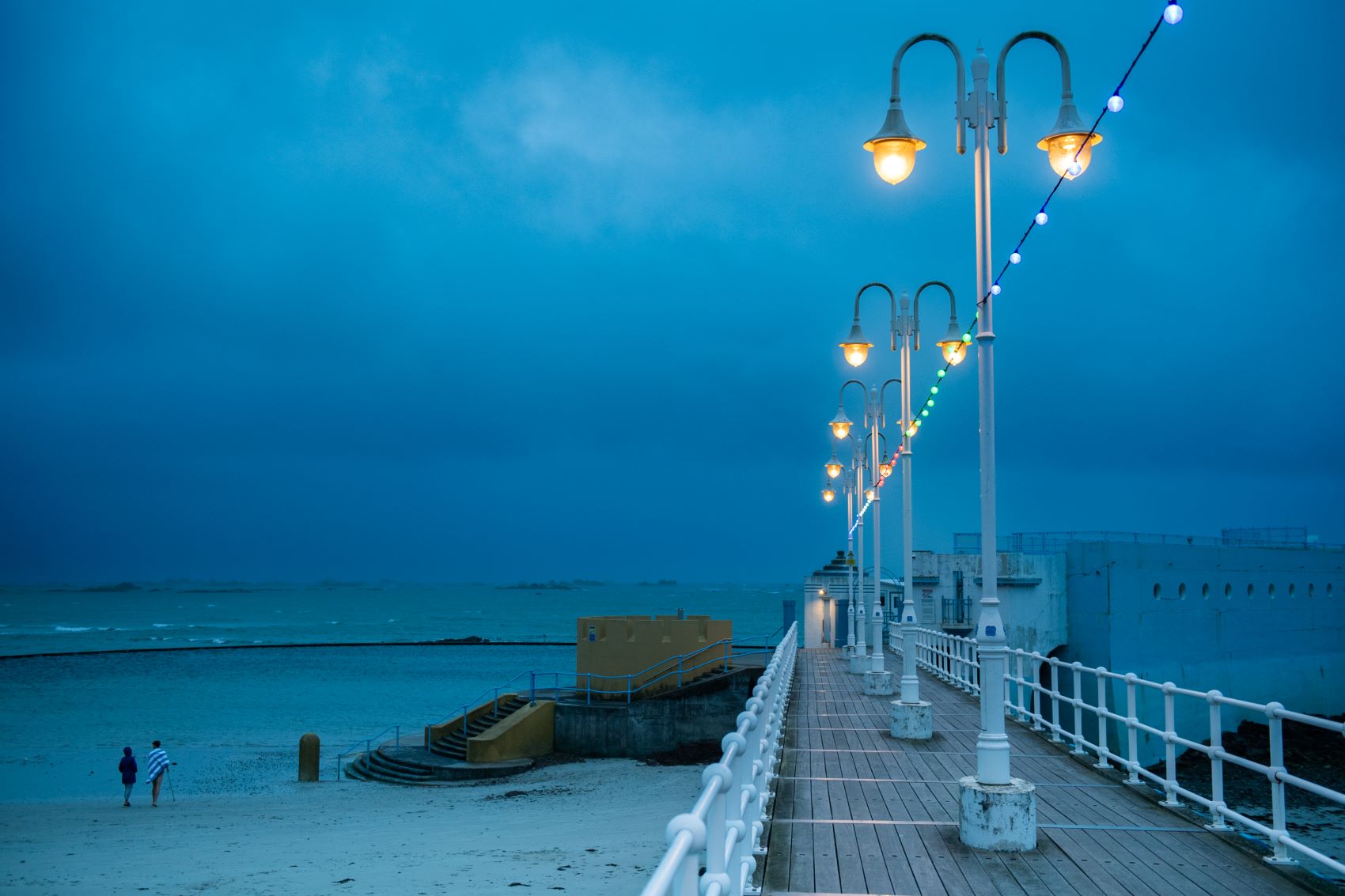 The_Lido_lights.jpg