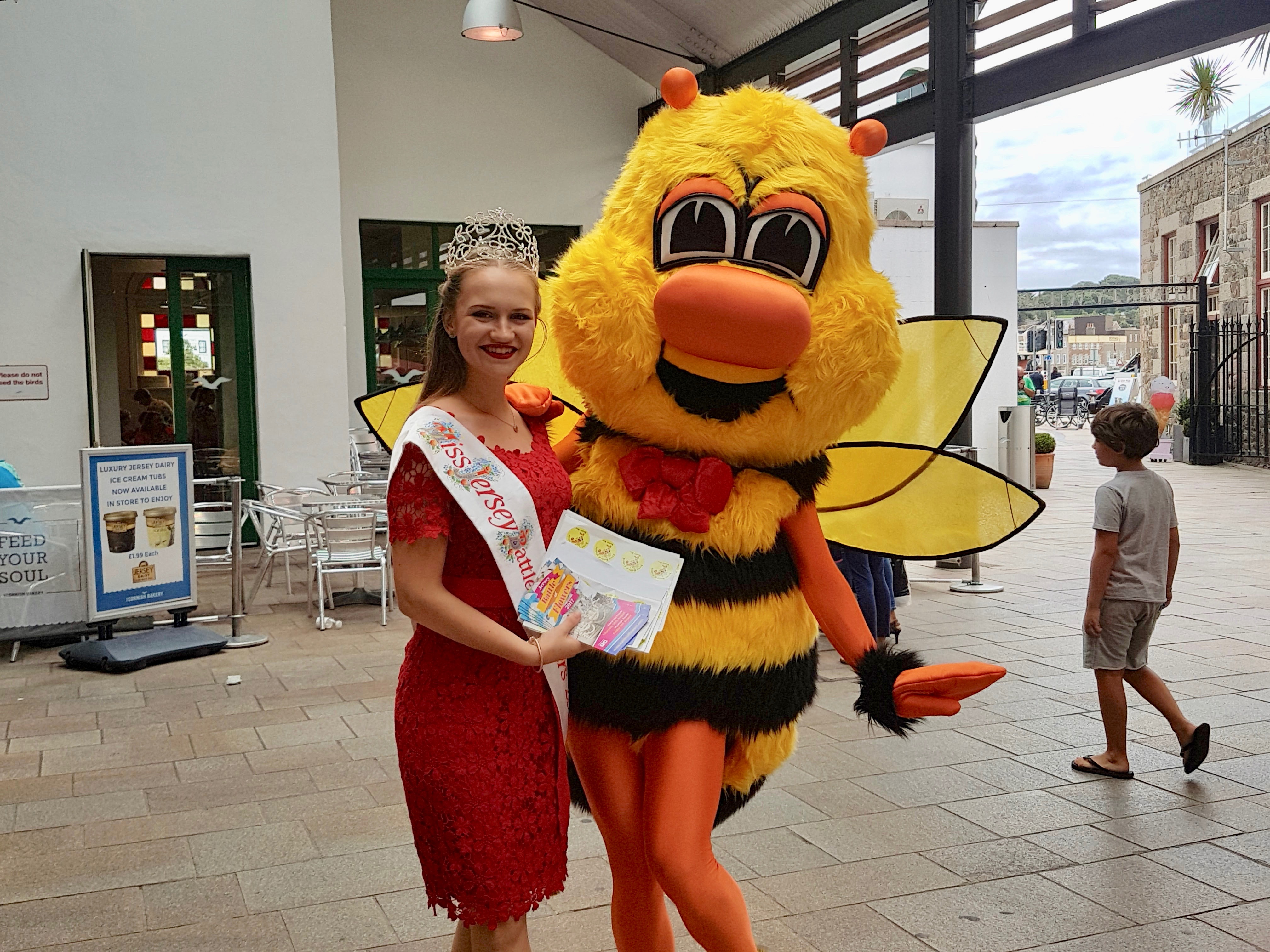 Evie Bertram Miss Battle of Flowers 2017 and Battle Bee