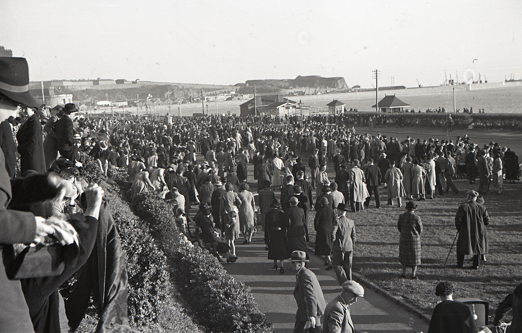 Crowds_at_the_ARP_exercise_1938_JEP_Photo_Archive.jpg