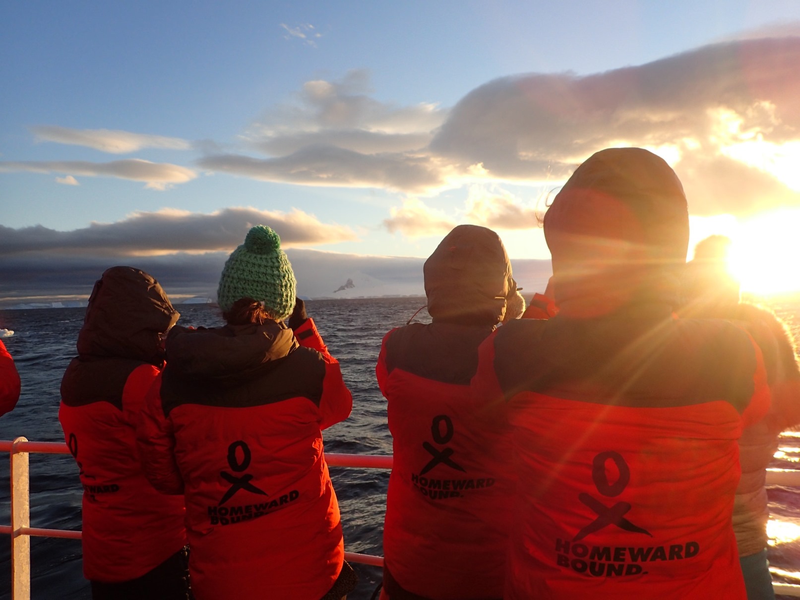 Minke_Whale_watching_-_credit_Homeward_Bound.jpg