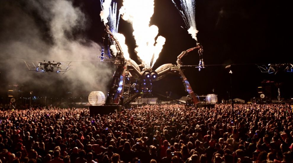 Missed Glastonbury? Thanks to virtual reality you can now experience it, minus the mud