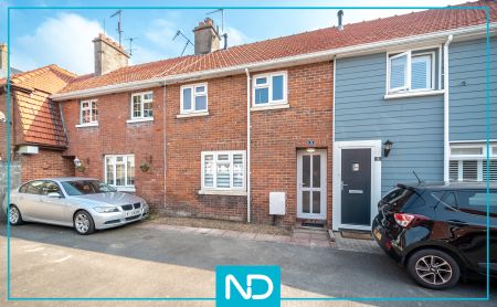 St Helier - Three Bedroom Home With Patio And Parking 