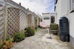 Charming Detached Two Bedroom Cottage 