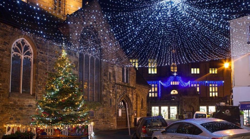 Butterfield donation brings total raised for Christmas lights to £20,000