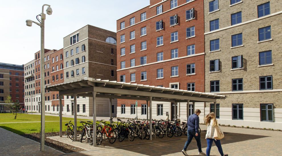 Government considers covering isolating uni students’ rent