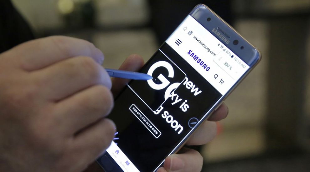 US air passengers asked not to use Samsung phone due to exploding-battery fault