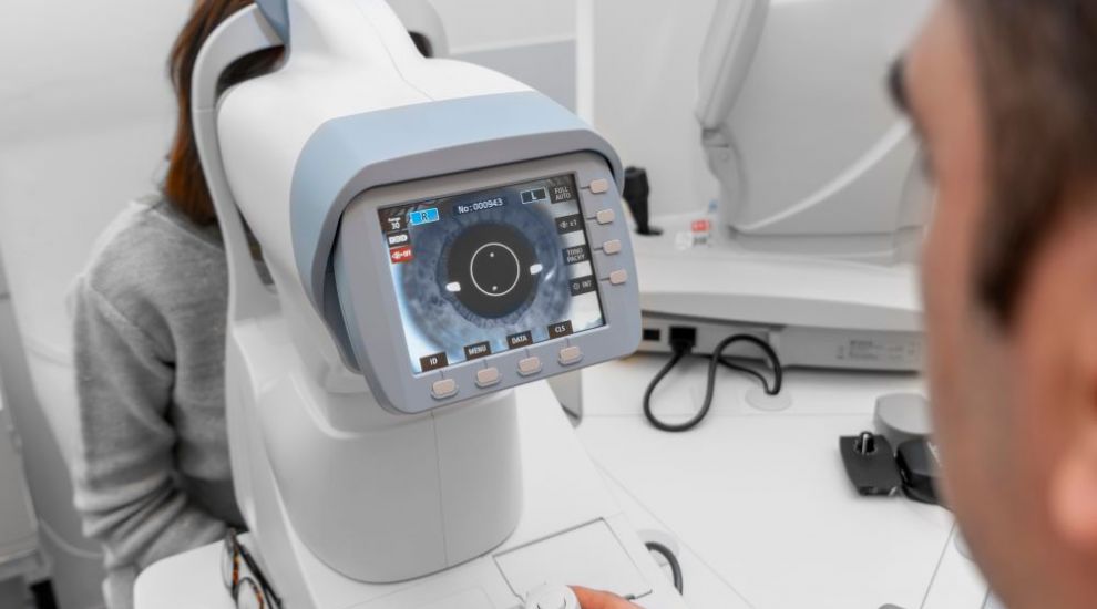 Broken machine leaves private patients without cataracts care