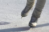 Gale force winds prompt ice rink closure