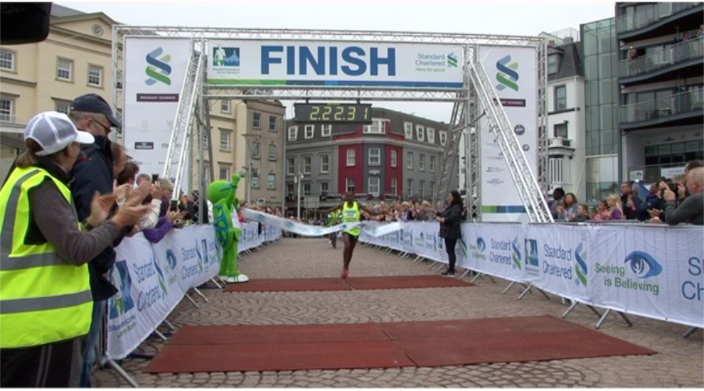 VIDEO: Kenyans take one, two and three in men's marathon race