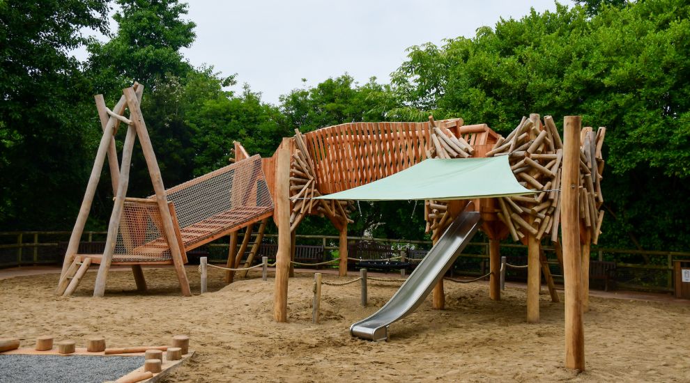 'Orangutan nest' features in zoo's new wooden playground