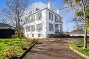 Stunning Regency Property 