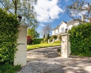 Elegant 6300 Sq Ft House Built To The Highest Standards 