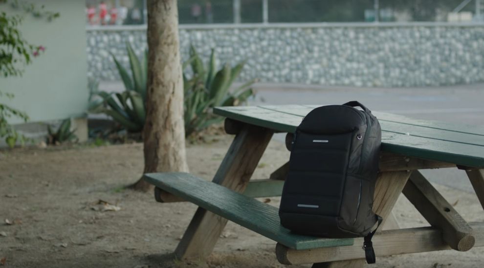 A new smart backpack knows when you leave something behind