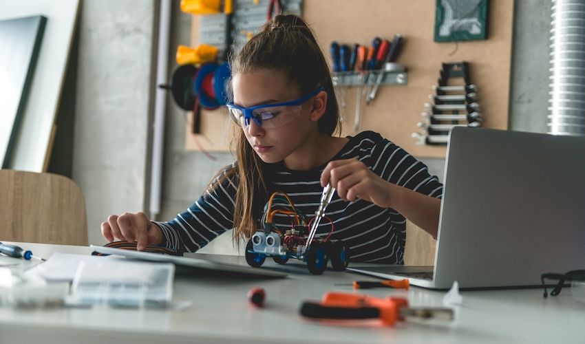 Bursary launched to boost girls' interest in science and tech