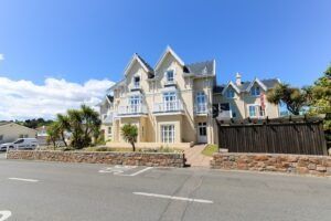 Stunning Coastal Two Bedroom Apartment 