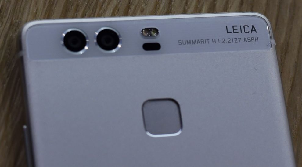 Huawei gets caught trying to pass off a photo from a $4,500 camera as one taken by the P9