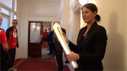 VIDEO: Royal Court gets its hands on Commonwealth Games Queen’s Baton