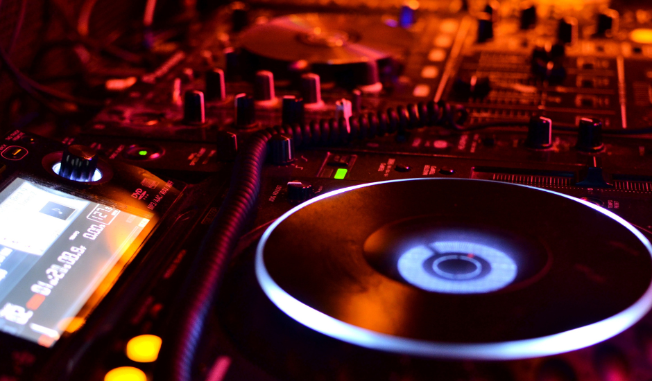 Cancer charity hosts Jersey's first White Collar DJ Event