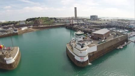 Timely reminder issued to mariners using ‘Traffic Light’ system in St Helier Harbour