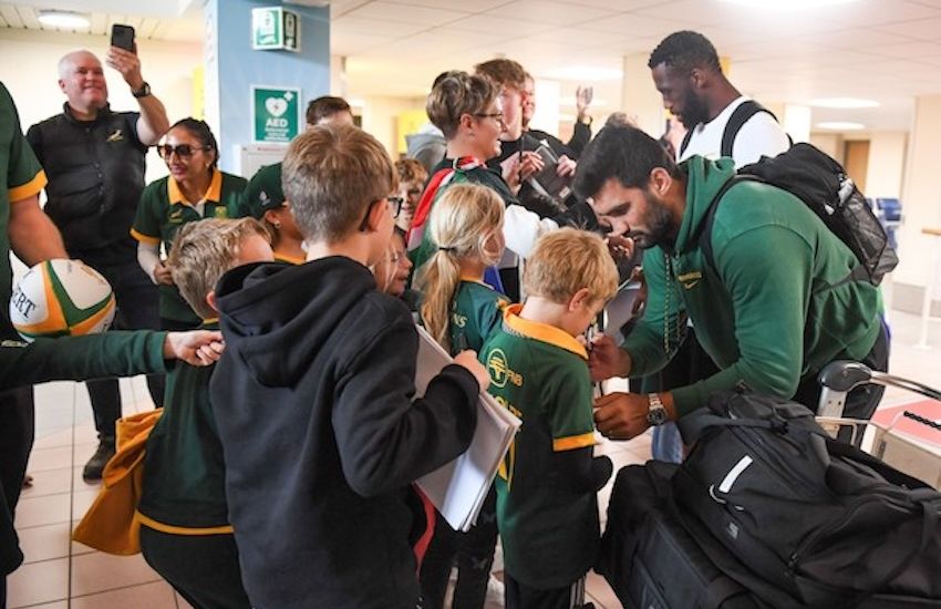 WATCH: Signatures, selfies and a branded bus welcome Springboks to Jersey