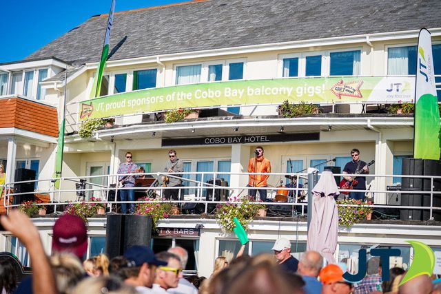 Cobo Bay Hotel Summer Balcony Gigs to return in 2018