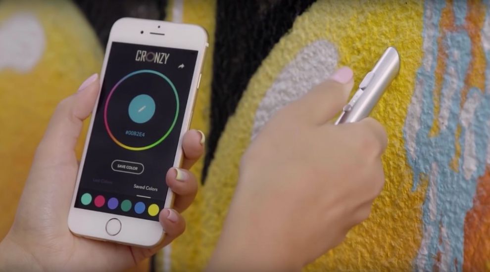 This smart pen lets you draw in 16 million different colours