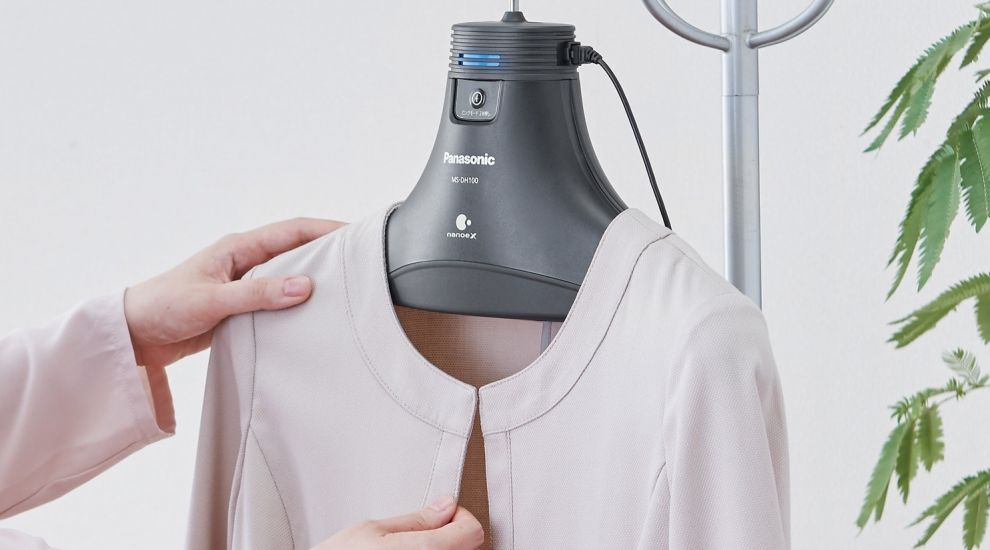 Fed up of washing your clothes? This hanger cleans them for you