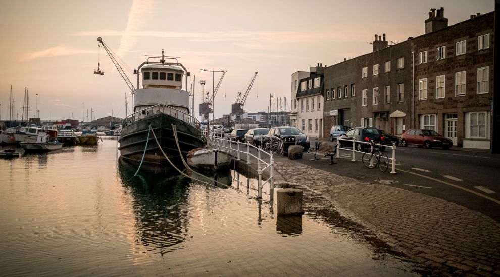 High tides but moorings should hold