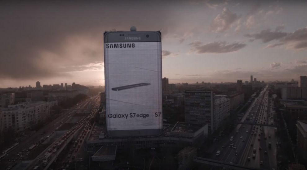 Samsung's new S7 edge billboard is the size of a building