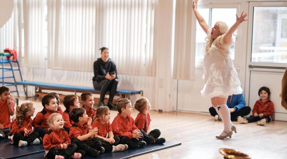 Live performances to help children overcome language barriers